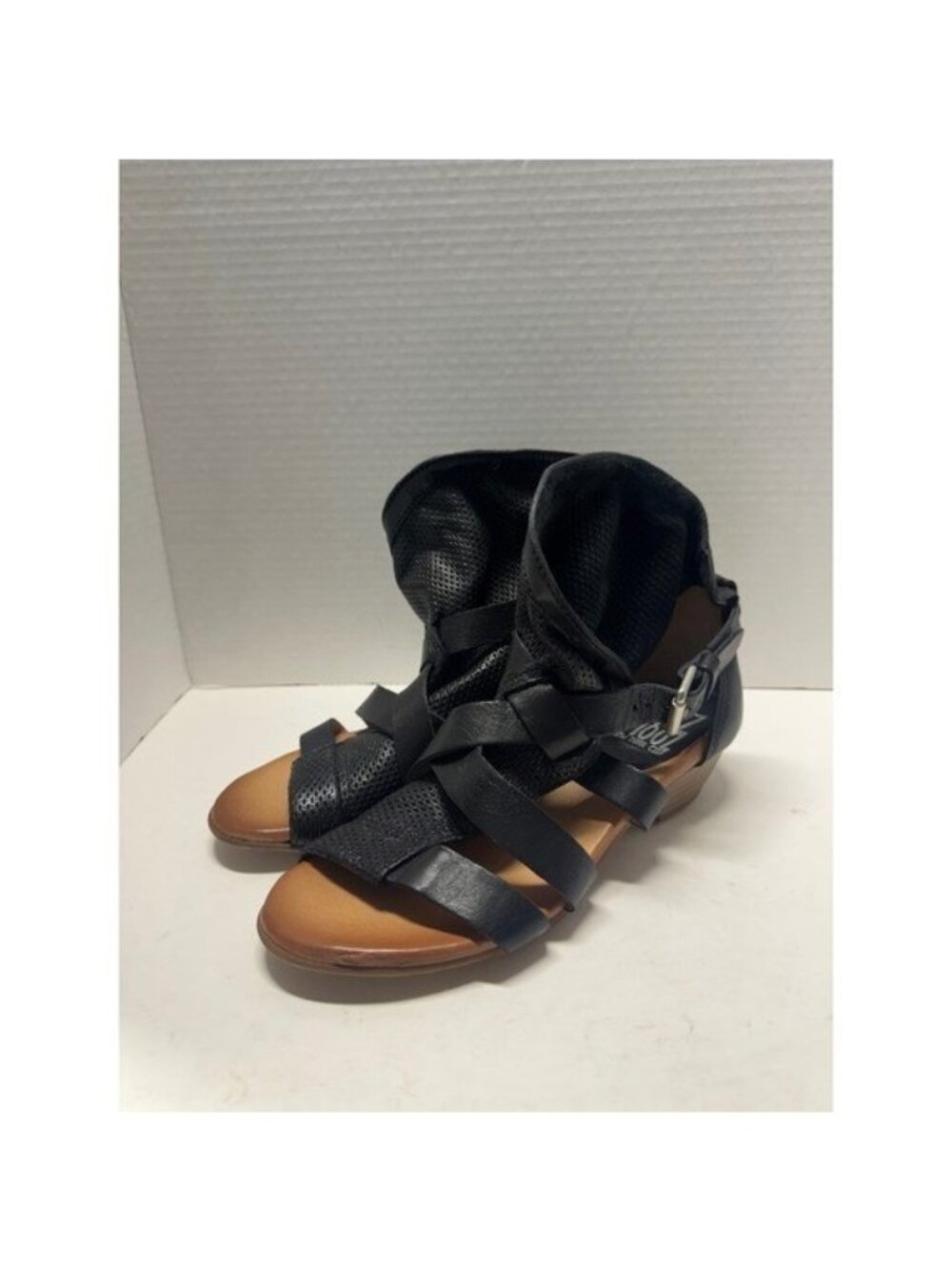 Miz Mooz Black Leather Perforated Gladiator Ankle Strap Sandals EU 38 7.5